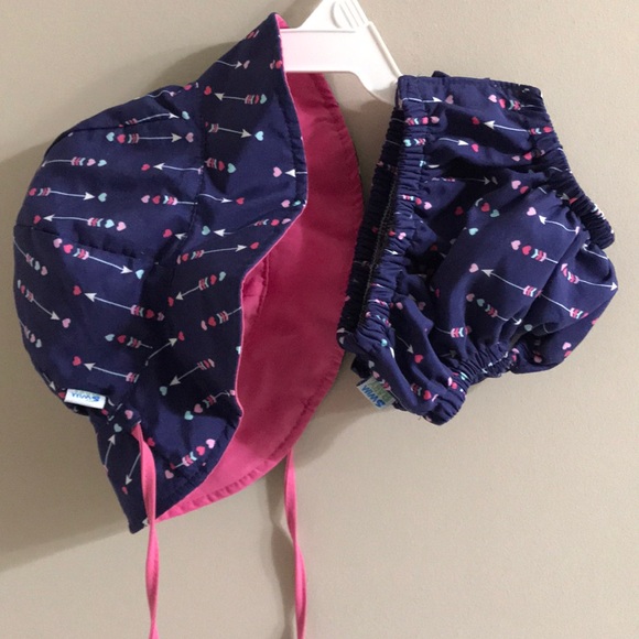 Sun hat and matching diaper protector - Picture 1 of 1